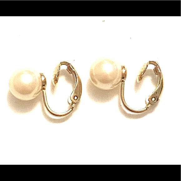 Pearl clip on earrings gold